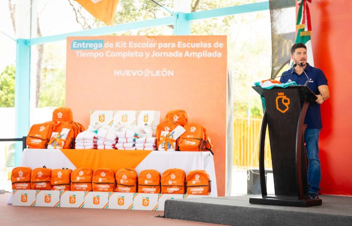 Samuel García anuncia una nueva escuela por semana y refuerza entrega de útiles en Nuevo León