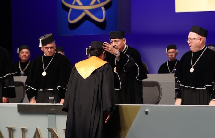 UANL reconoce trayectoria de ocho académicos y los distingue como Profesores Eméritos