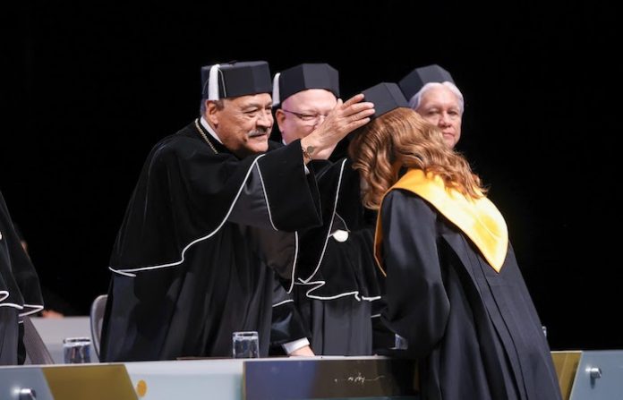 UANL reconoce a 250 nuevos doctores y destaca su compromiso con la sociedad