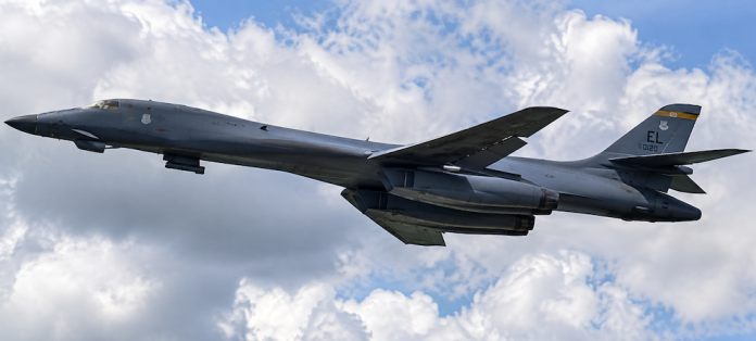 EU retira todos sus bombarderos B-1 de la base británica ante la amenaza de un posible atentado