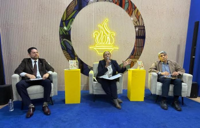 IEEPCNL presenta libro sobre la historia de los partidos políticos y su relación con la democracia en la FIL Monterrey 2026