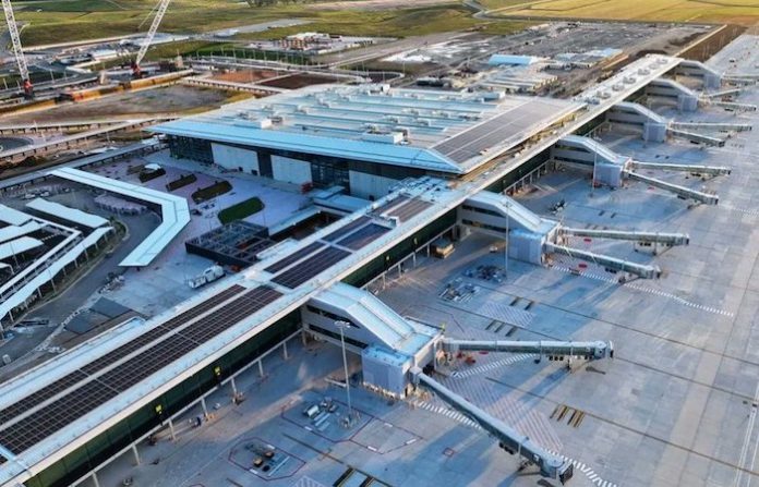 Comienza a operar nuevo aeropuerto internacional de Sídney tras 7 años de obras