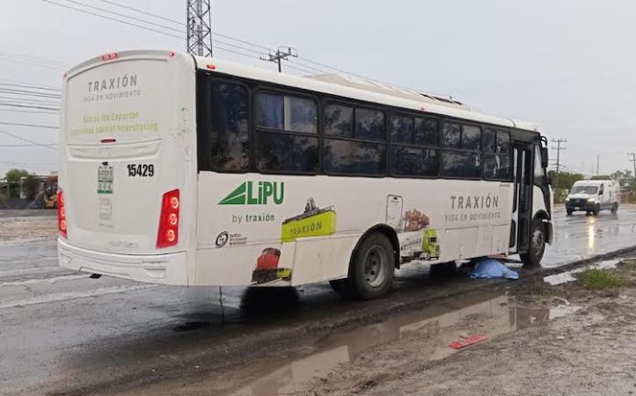 Muere mujer atropellada en la Carretera Zuazua; conductor de transporte queda detenido