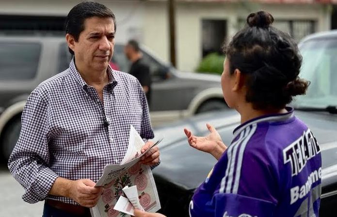 Felipe Canales recorre colonias de Escobedo con mensaje de la Cuarta Transformación