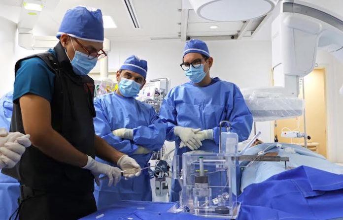 Monterrey incorpora innovador tratamiento para pacientes con cáncer de hígado