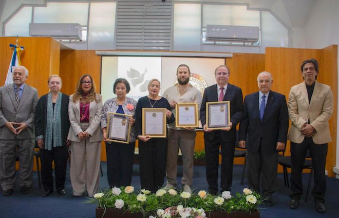 CEDHNL reconoce a promotores de la cultura y honra el legado de Erasmo Garza y Mauricio Fernández