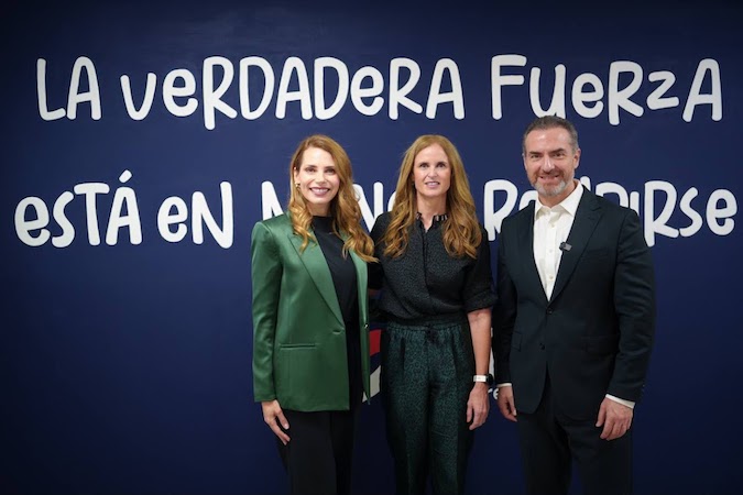 Cónsul de Canadá conoce modelo de inclusión del DIF Monterrey