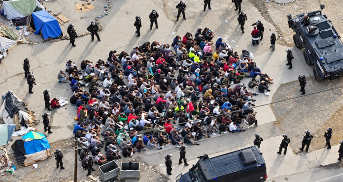 La Policía desaloja el último gran asentamiento de migrantes en Ceuta antes de la visita de los reyes