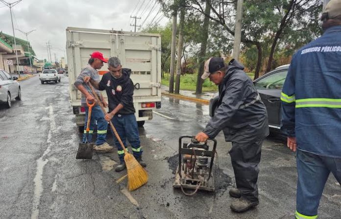 Escobedo refuerza supervisión tras lluvias y resguarda plantel educativo