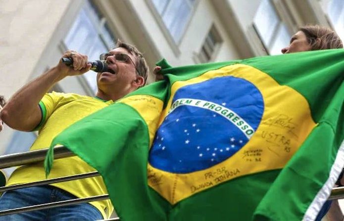 Lula critica huida de Flávio Bolsonaro a EU y afirma que “dejar el país es vergonzoso”