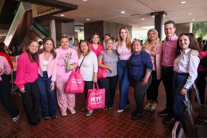 Monterrey realiza feria de salud para promover la detección temprana del cáncer de mama