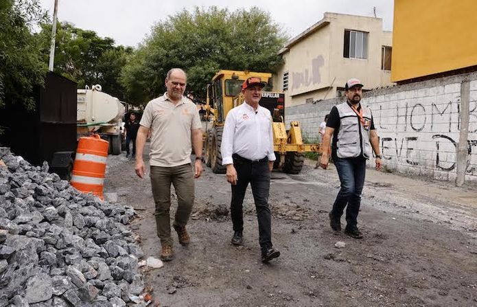 Héctor García reconstruye calles de Fuentes de Guadalupe con pavimento de mayor resistencia