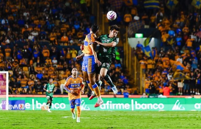 Tigres se hunde en el Volcán: León gana 2-0 y compromete su clasificación a la Liguilla