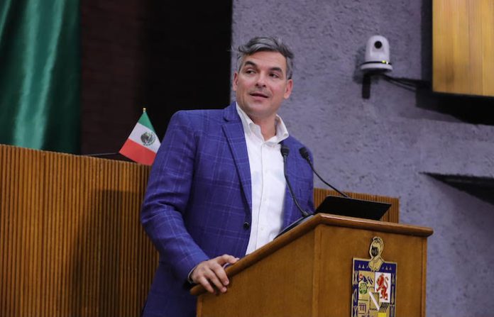 Mauro Guerra propone regular centros de datos en NL para proteger agua y electricidad