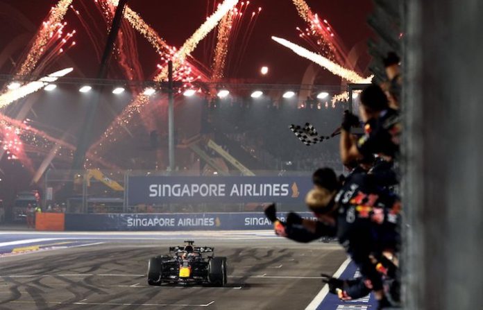 Verstappen conquista Singapur y suma su victoria 73 en la Fórmula 1