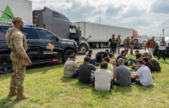 Washington ha deportado a casi un millón de migrantes irregulares en dos años, según informe