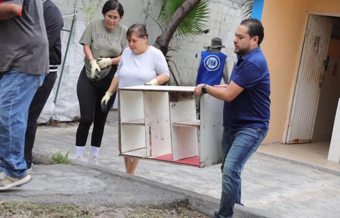Exhibe Miguel Lechuga malas condiciones en primaria de Santa Catarina y cuestiona a las autoridades