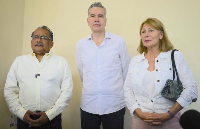 Tatiana Clouthier, Waldo Fernández, Andrés Mijes y Judith Díaz buscan frenar candidatura de Clara Luz Flores en Nuevo León