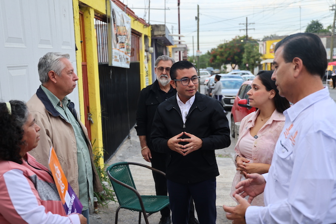 Tras 30 años de espera, entregan escrituras a 14 familias de Monte Kristal en Juárez
