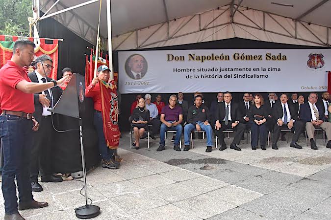 Rinden homenaje a Napoleón Gómez Sada en Monterrey por el 25 aniversario de su fallecimiento