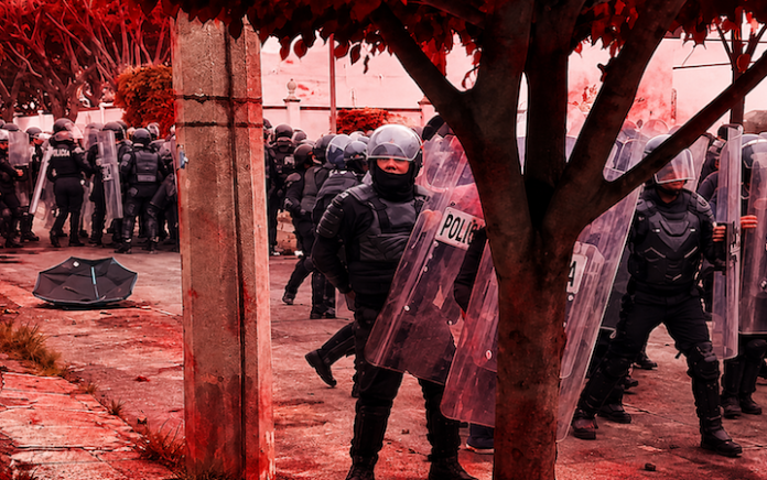 Investigan a 17 policías por presuntos abusos contra manifestantes en Guadalajara