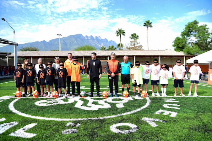 Samuel García anuncia canchas polideportivas en escuelas de Nuevo León para 2027
