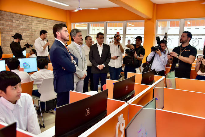 Samuel García inaugura secundaria en Cadereyta y entrega kits escolares a más de mil 300 alumnos
