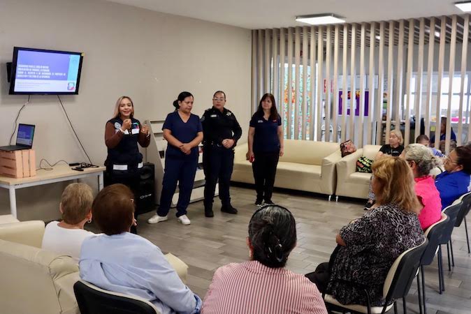 Refuerza San Pedro prevención de fraudes y extorsiones entre adultos mayores