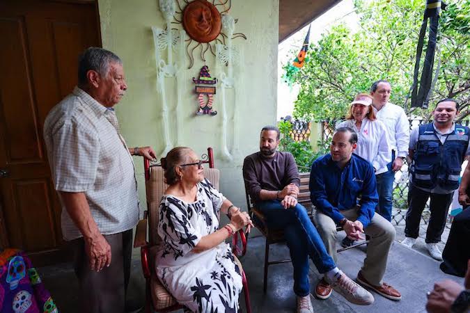 San Pedro y CEMEX apoyan a familias de Los Sauces con tarjetas para mejorar sus viviendas