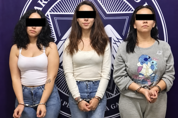 Detienen a tres mujeres en San Pedro tras presunta agresión a policías; cuatro menores quedaron bajo resguardo