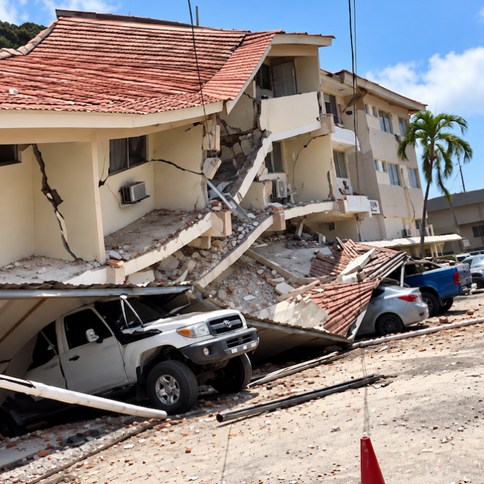 Video: Tiembla ahora en Panamá: un sismo de 7,6 causa daños a lo largo del país