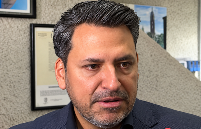 Tomás Montoya respalda a Clara Luz Flores y llama al diálogo ante inconformidad en Morena